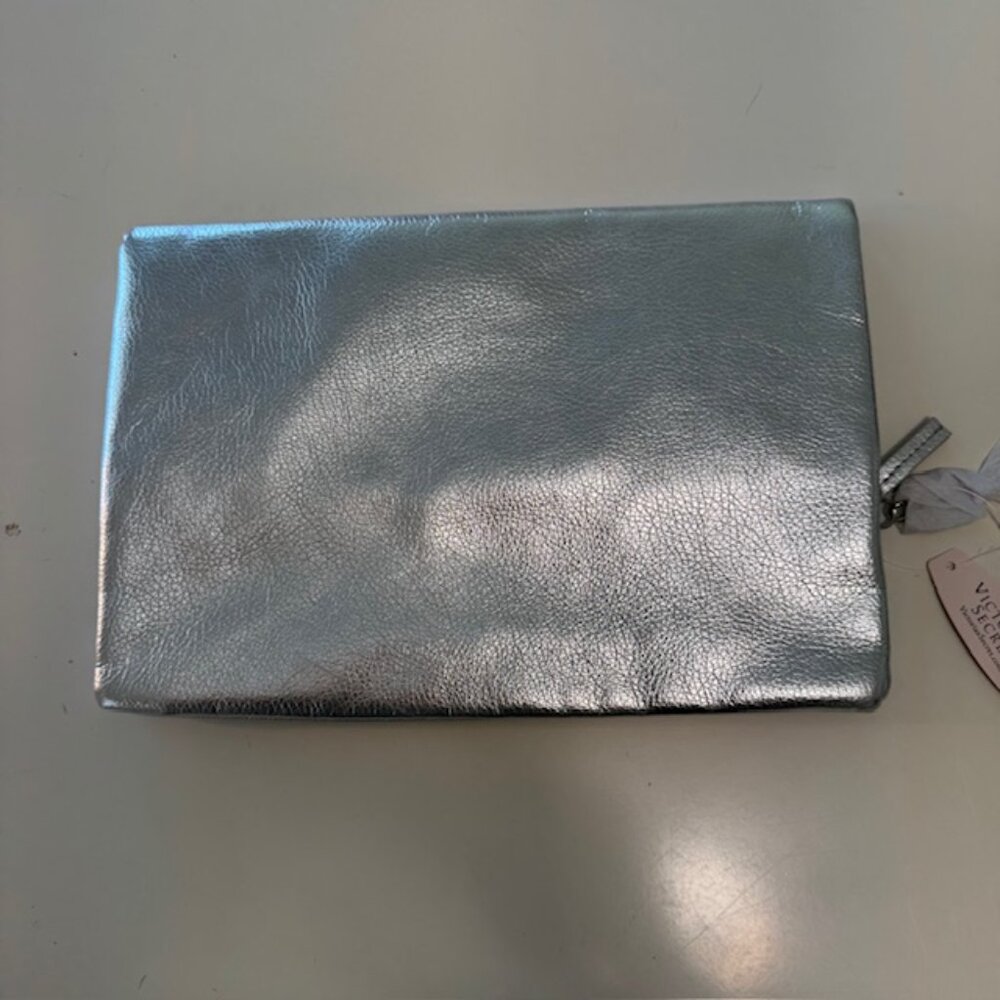 NWT Y2K Rare Victoria's Secret Angel Anniversary Silver Metallic Clutch Purse - Picture 2 of 4